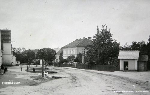 Škola, pomník padlých, trafika (po roce 1923)